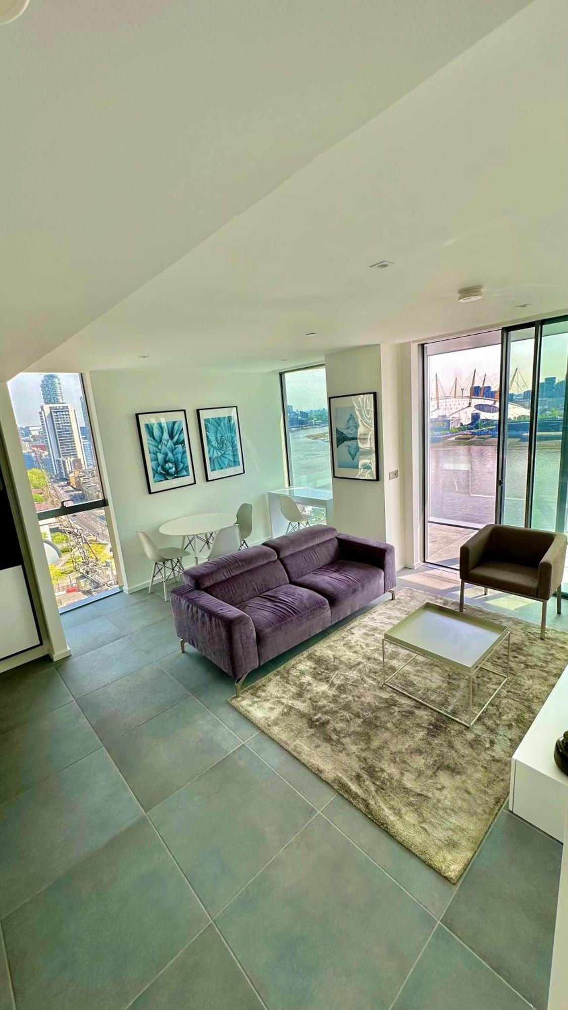 Fantastic View To Arena O2 And River Thames ,great Location Canary Wharf Area, Close By Airport ,london Excel 5 Min With Car ,near By Shop's And 10 Min Walk Amazing Mudchute Park And Farm Appartement *